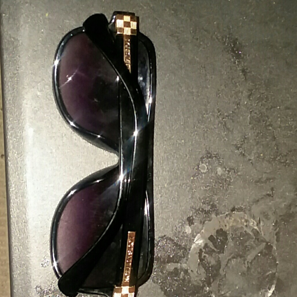 Louis Vuitton sunglasses - Picture 2 of 2